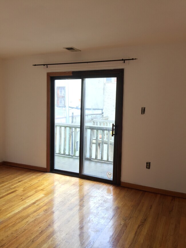 Building Photo - 1827 Kater St