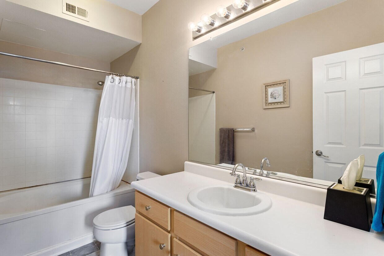 Primary Photo - Gorgeous Condo in a Fabulous Location!