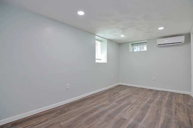 Foto del edificio - 29 Laurel Rd