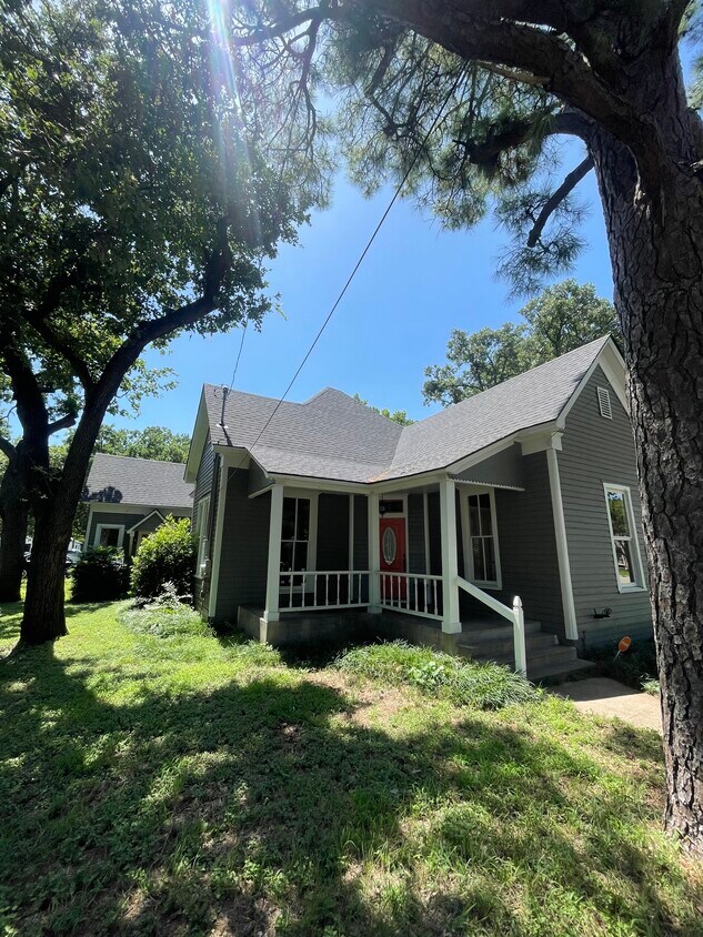 Foto principal - 704 S Anglin St