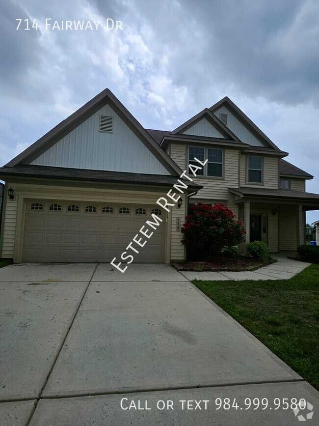 Building Photo - 714 Fairway Dr