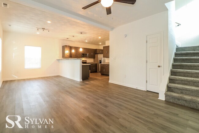 Building Photo - Charming 4BR 2.5BA home that is move-in ready