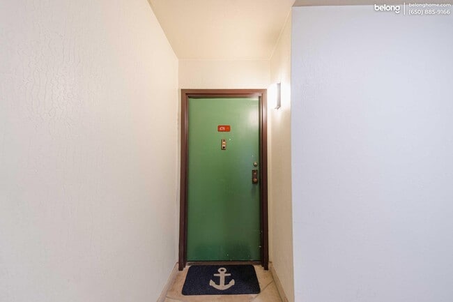 Building Photo - 875 La Playa St