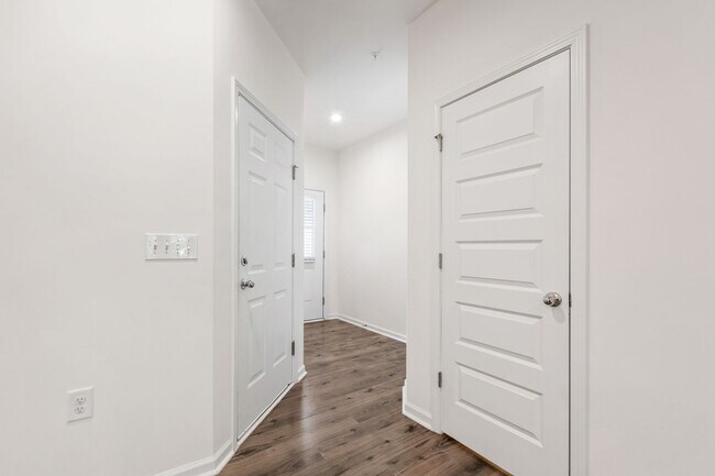 Building Photo - 1120 Grenshaw Dr