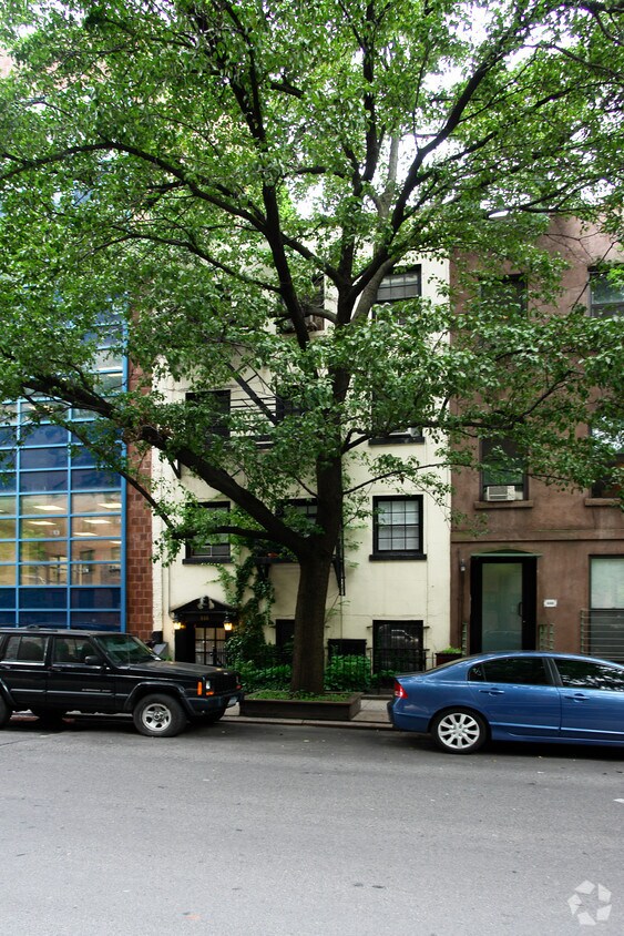Building Photo - 446 W 25th St