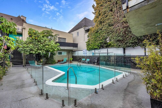 Building Photo - Stunning mid-century building!