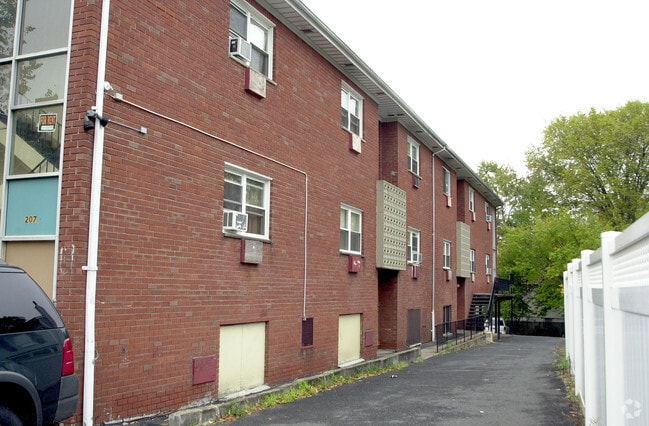 Building Photo - 207 N Walnut St