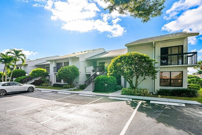 Building Photo - 5054 Golfview Ct