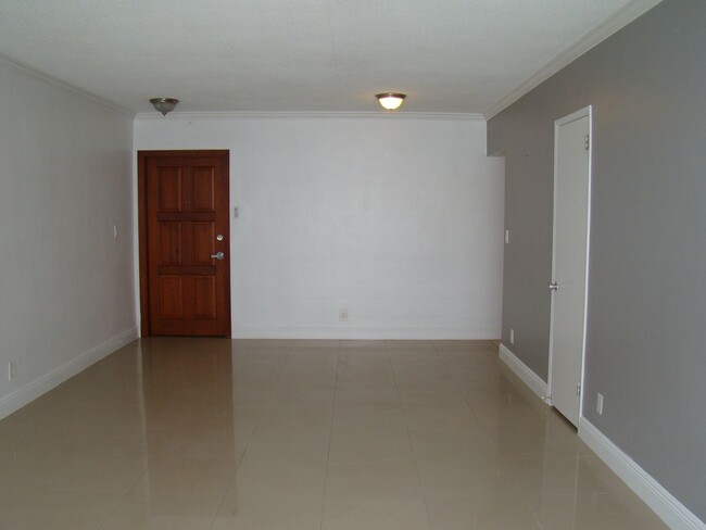 Building Photo - The Perfect Location. The Best Price. 1 Mo...