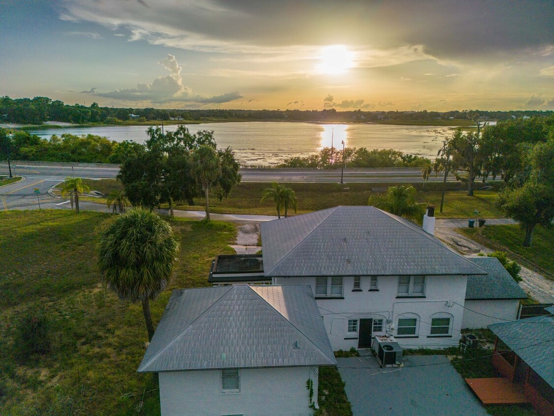 Primary Photo - Charming One Bedroom Garage Apartment with...