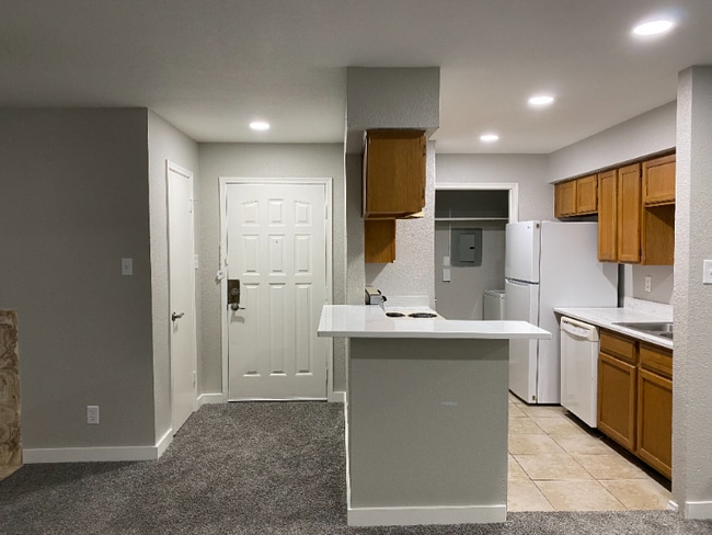 Building Photo - 9700 Leawood Blvd