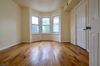 Building Photo - 112 Chadwick Ave