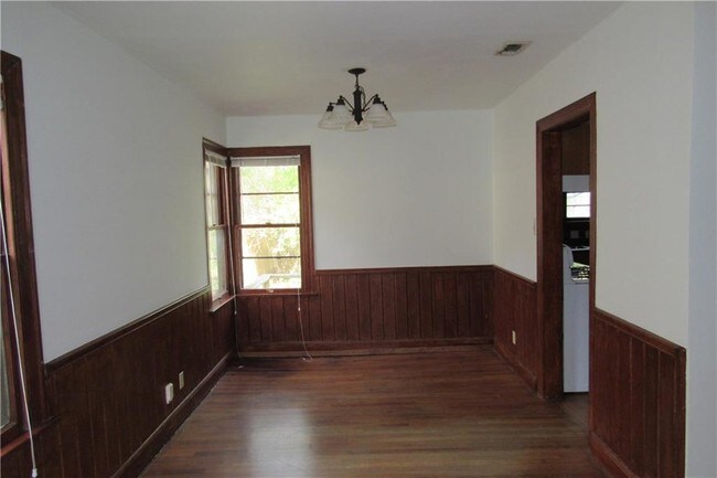 Building Photo - 1802 Northwood Rd