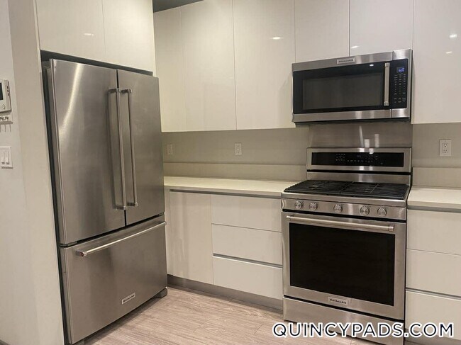 Foto del edificio - 145 Newbury Ave