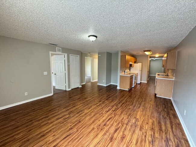 Foto del edificio - Charming 3-Bedroom Duplex in  St. Cloud