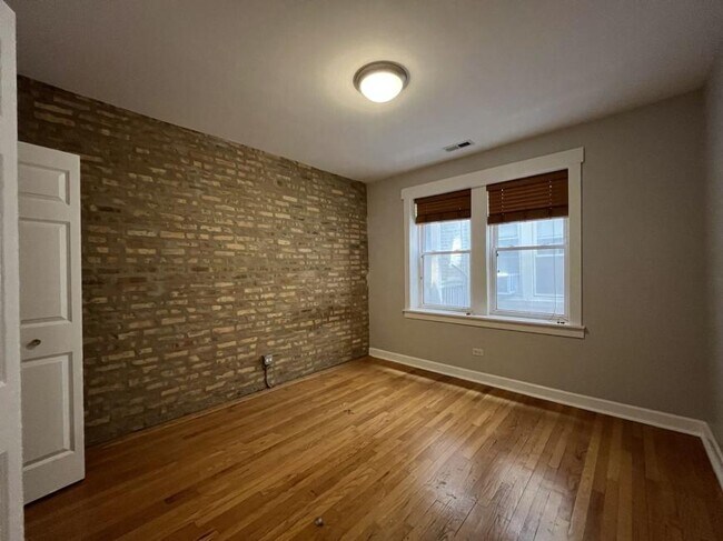 Building Photo - 2 bedroom in Chicago IL 60640