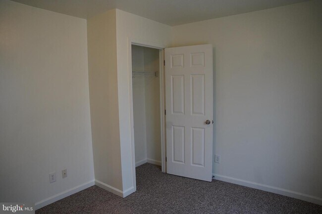 Building Photo - 136 Sinker Dr