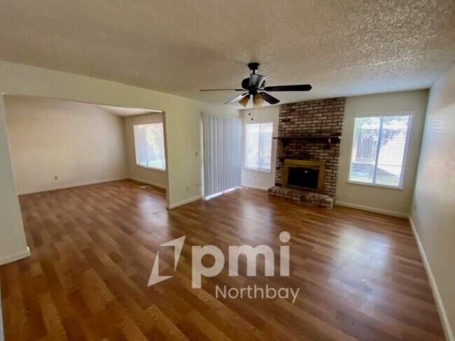 Foto del edificio - 598 Silverado Cir