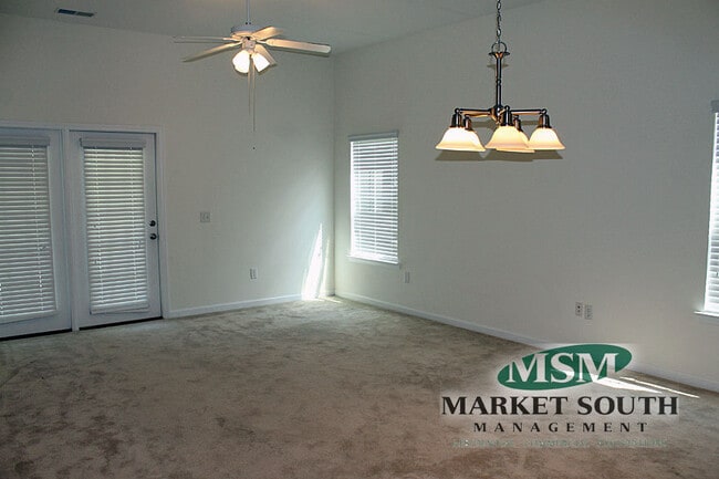 Building Photo - HIGHLANDS CROSSINGS TOWNHOMES
