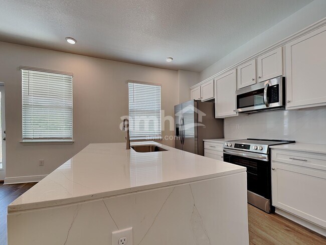 Foto del edificio - 6786 Atlantic Bch Ave