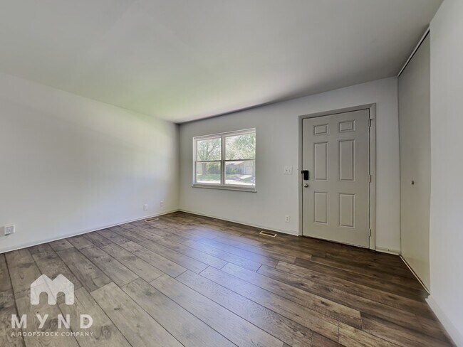 Foto del edificio - 8524 Georgiana Ln