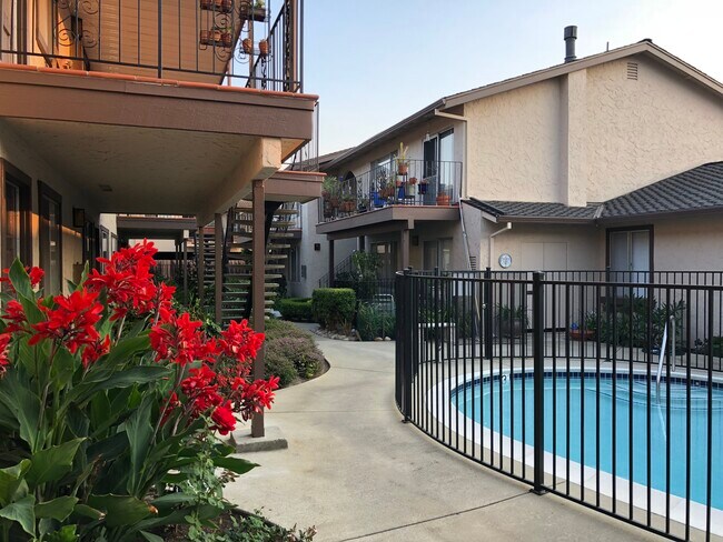 Foto del edificio - 1576 Ontario Dr