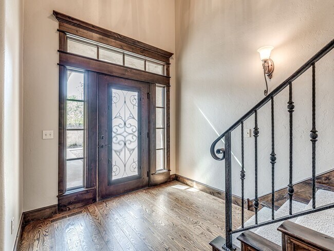 Foto del edificio - Luxury Townhome in Edmond + Near Rose Cree...