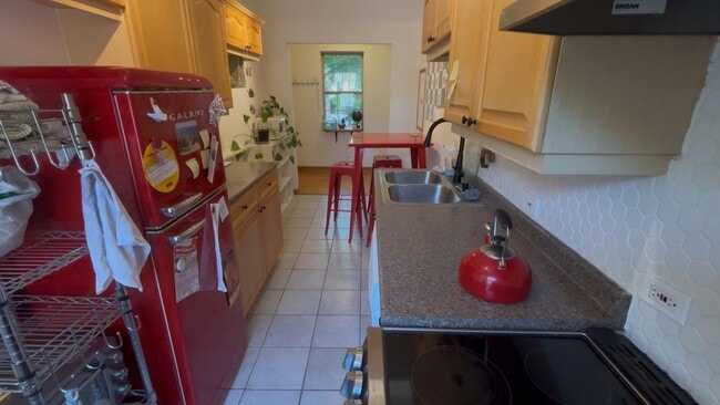 Building Photo - Modern Rogers Park 1 Bed Apartment