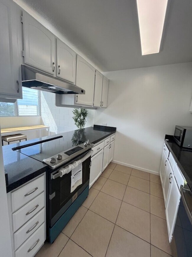 Building Photo - Mililani Town 2 bed/1 bath Apartment