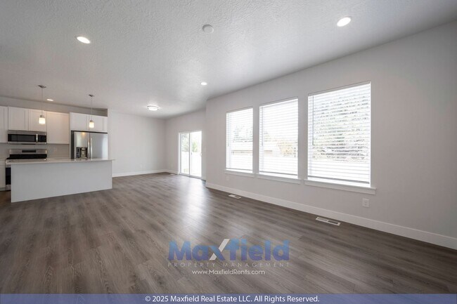Foto del edificio - Spacious Twin Home - EV friendly - North S...