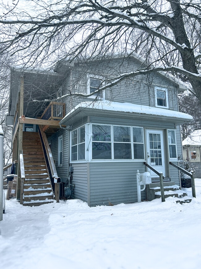 Building Photo - 321 Adolph St