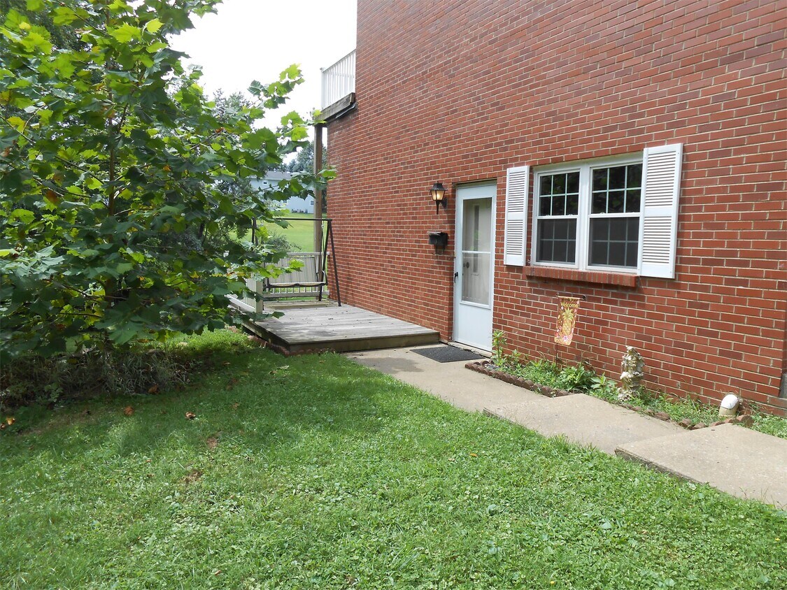 Primary Photo - 566 Worthington Dr