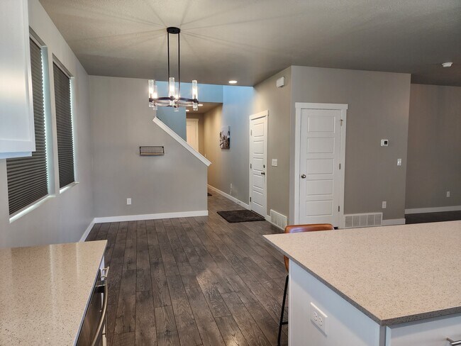 Building Photo - 1270 E Packard Dr