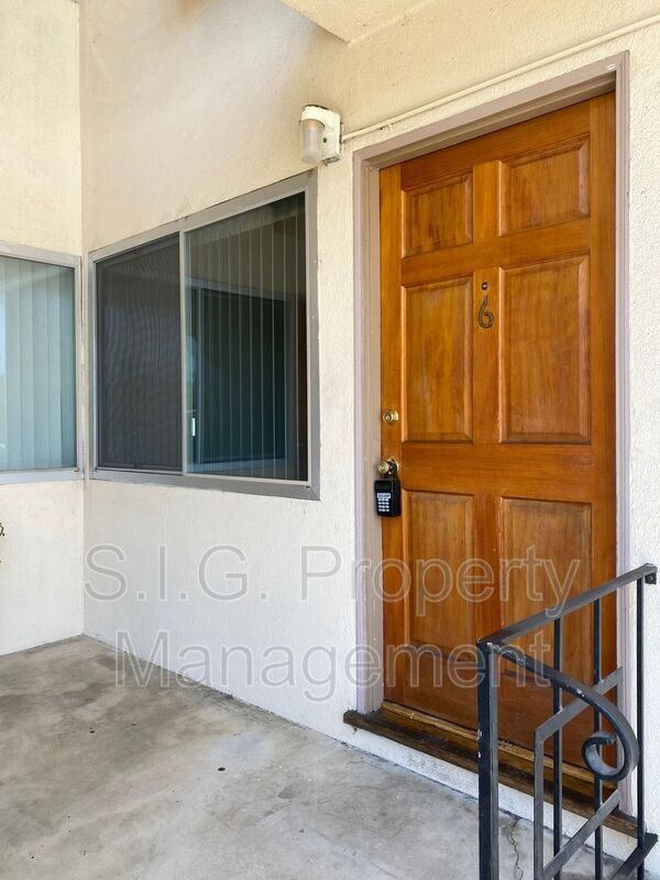 Building Photo - 1247 Viola Ave