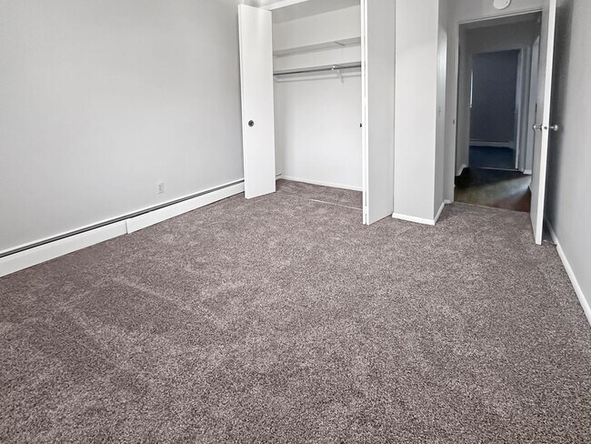 Building Photo - 2843 S Burdick St