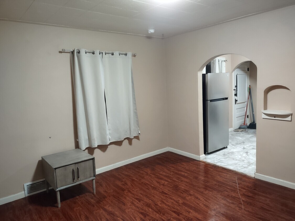 Primary Photo - 1418 Forrest St