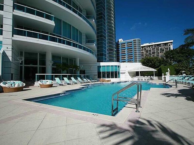 Building Photo - 2127 Brickell Ave