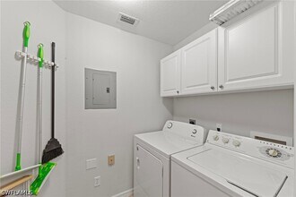 Building Photo - 28611 Carriage Home Dr
