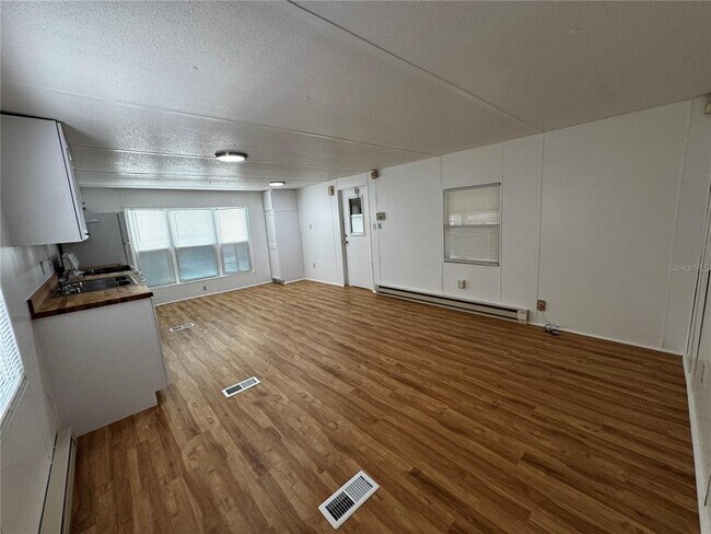 Foto del edificio - 1350 County Dr