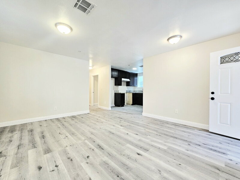 Foto principal - 321 E 103rd St