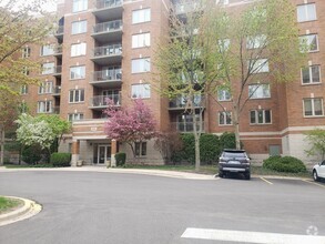 Building Photo - 430 Western Ave