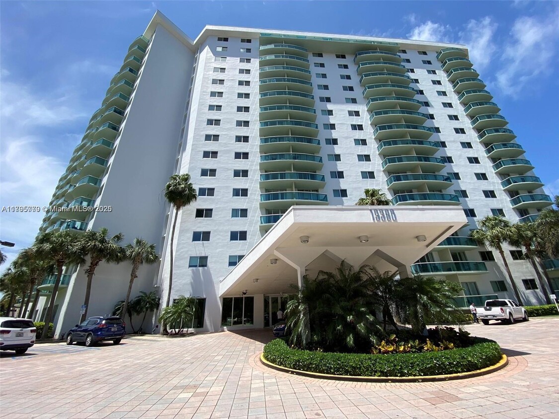 Foto principal - 19380 Collins Ave