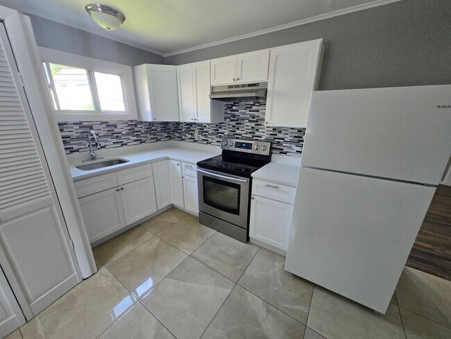 Foto del edificio - 4 Bd 1.5 Bath Single Family House in Hyde Park Available 12/1