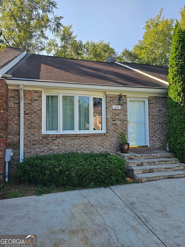 Primary Photo - 229 Flat Creek Ct