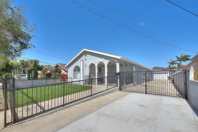 Foto del edificio - 24600 Cypress St