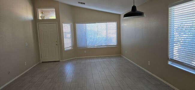 Foto del edificio - Fletcher Heights 4 Bedroom