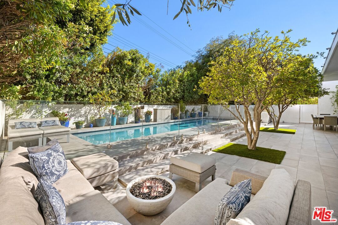 Foto principal - 470 N Robinwood Dr