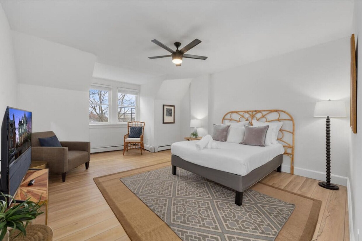 Primary Photo - 242 Mccormick Pl