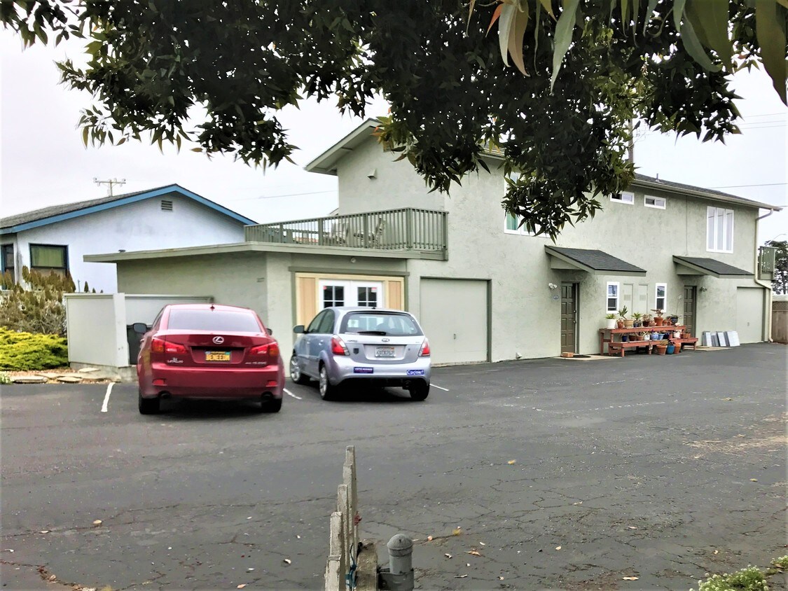 Building Photo - 2077 Sunset Ave