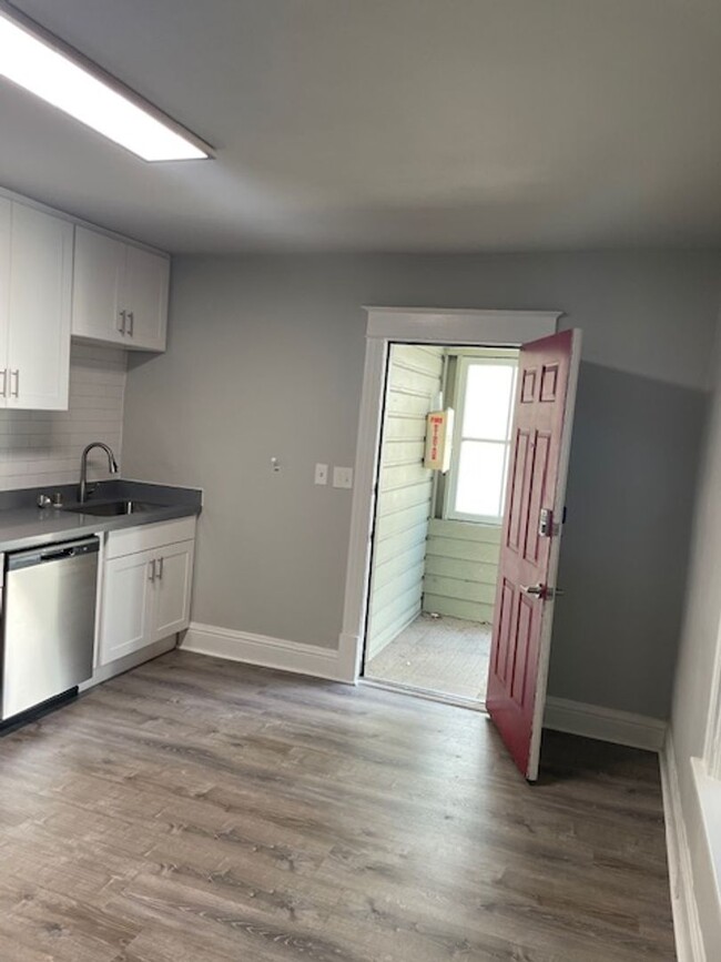Foto del interior - Farrah Apartments: 1 & 2 Bedroom Renovated...